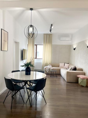 Ultracentral Luxury Nest